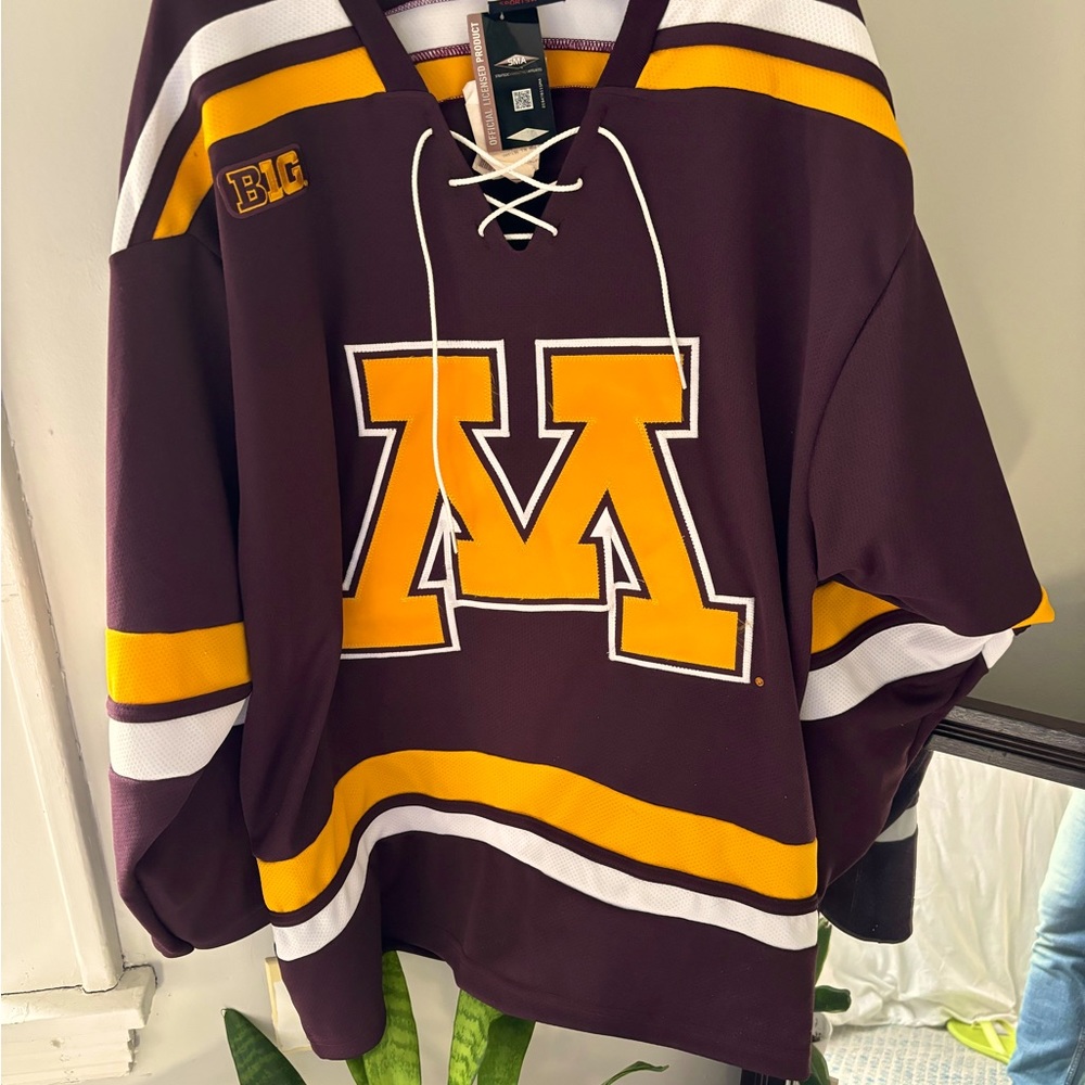 Officially licensed Minnesota Gopher Hockey Jersey.